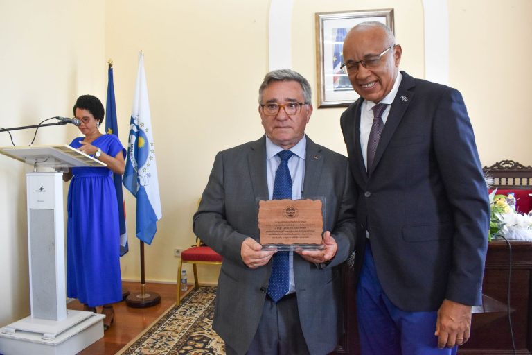 António Robalo homenageado em Cabo Verde